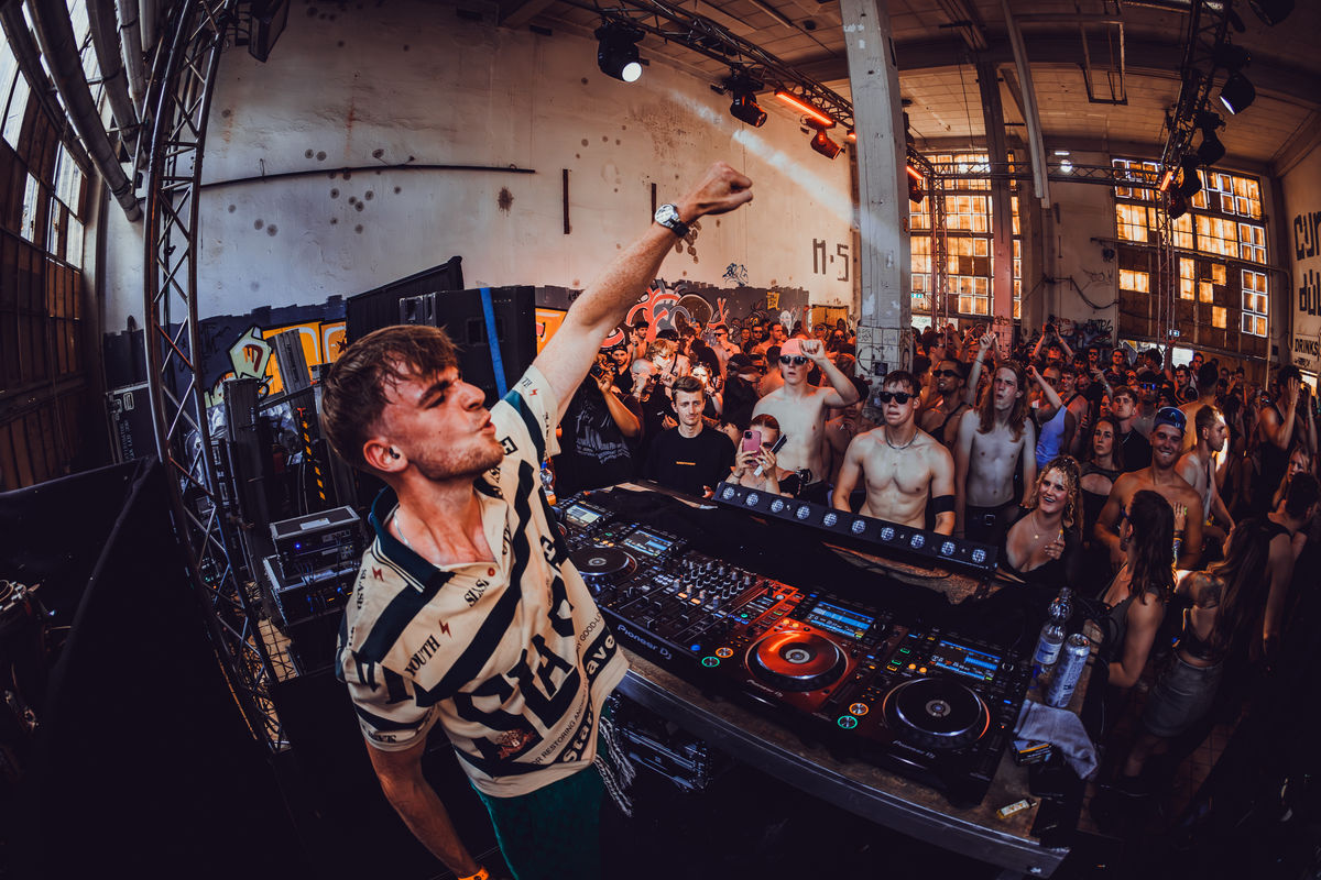 Loading... just a sec